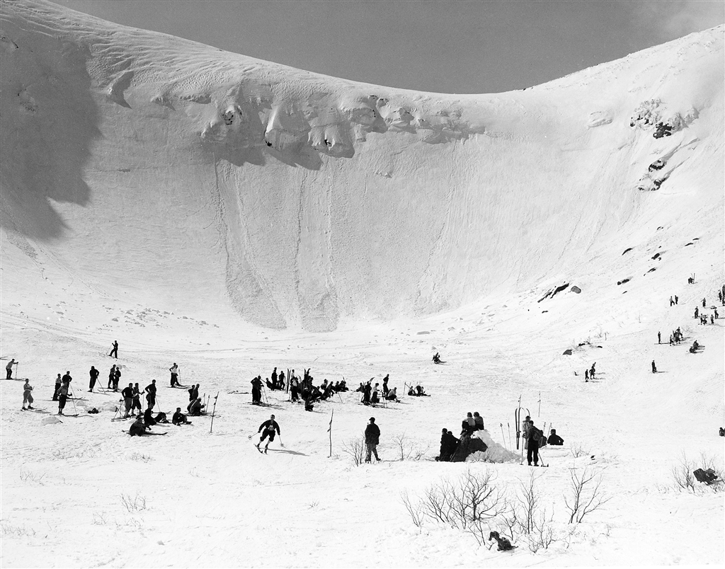 The first Giant Slalom race in the US, April 4, 1937 in Tuckerman Ravine.