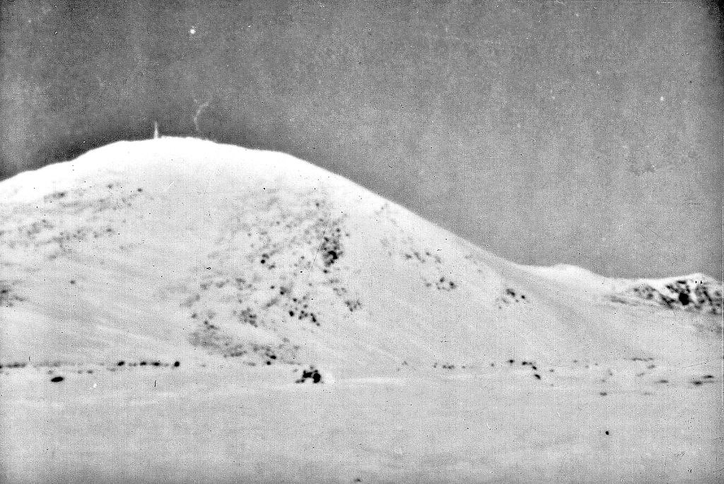 The summit cone of Mount Washington on April 16, 1939. The Inferno came down the snowfield below the summit antenna. Gus Gay photo. 